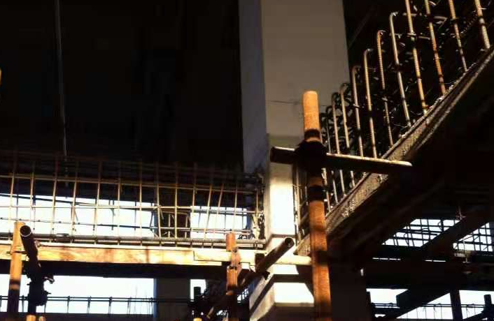 内蒙古一厂房梁柱截面加大施工